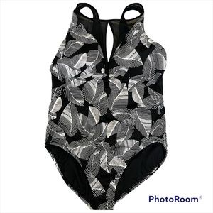 Time and Tru One Piece Swimsuit
Women’s XL (16-18)